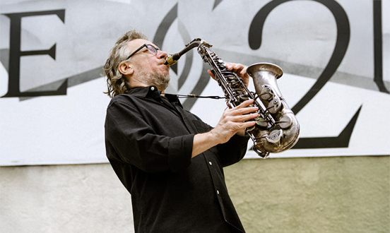 Featuring Dimitris Tsakas